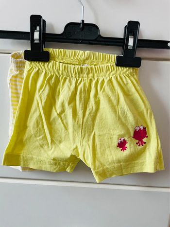 Short bébé jaune neuf mois