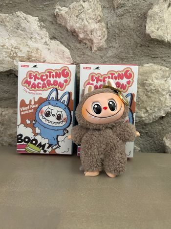 Labubu macaron marron