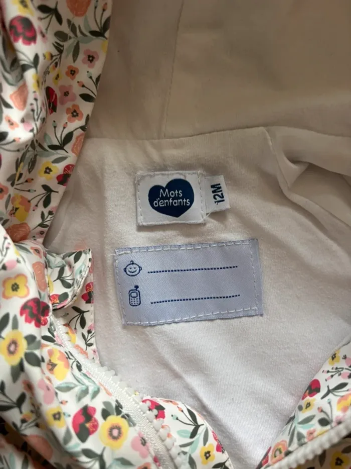 Veste imperméable fleurie 12 mois mots d’enfants parfait état - photo numéro 4