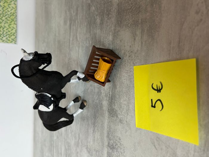 cheval noir jouet schleich avec accessoires