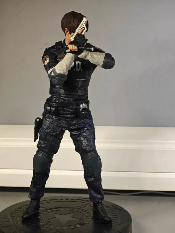 Figurine Resident Evil 2 : Leon 32cm neuve sans boîte - photo numéro 12