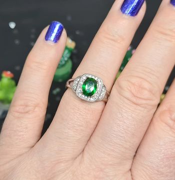 Bague fantaisie argentée avec pierre verte