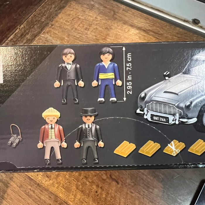 Voiture James Bond 007 Aston Martin DB5 Playmobil dans le film Goldfinger 1964 - photo numéro 10