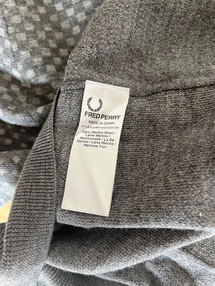 Pull fin homme col en rond en laine merinos Fred Perry – taille M – très bon état - photo numéro 3