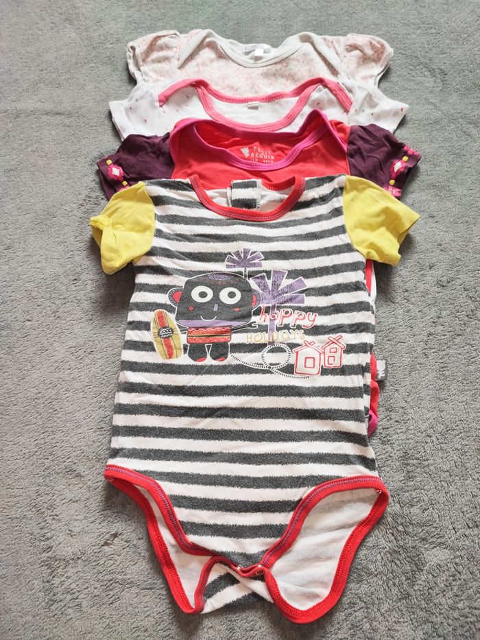 Lot de 6 bodies 24 mois (86) - photo numéro 4