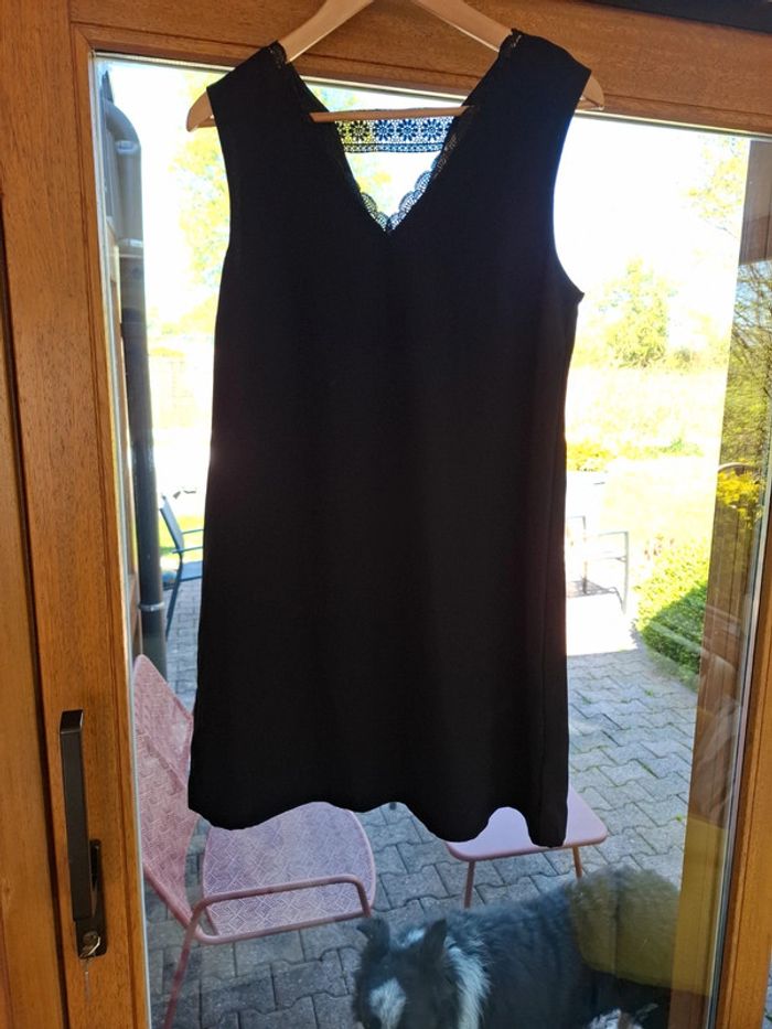 Robe noir avec dentelles
