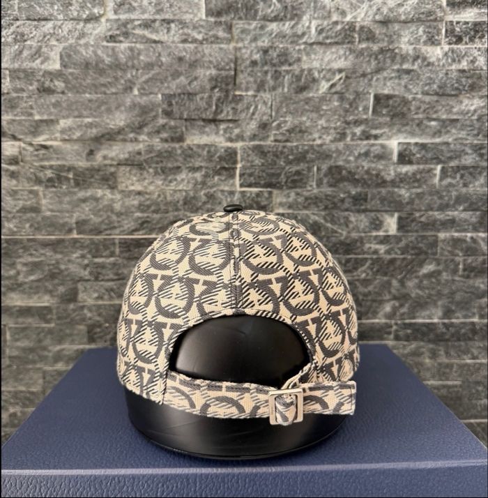 Casquette ferragamo - photo numéro 4