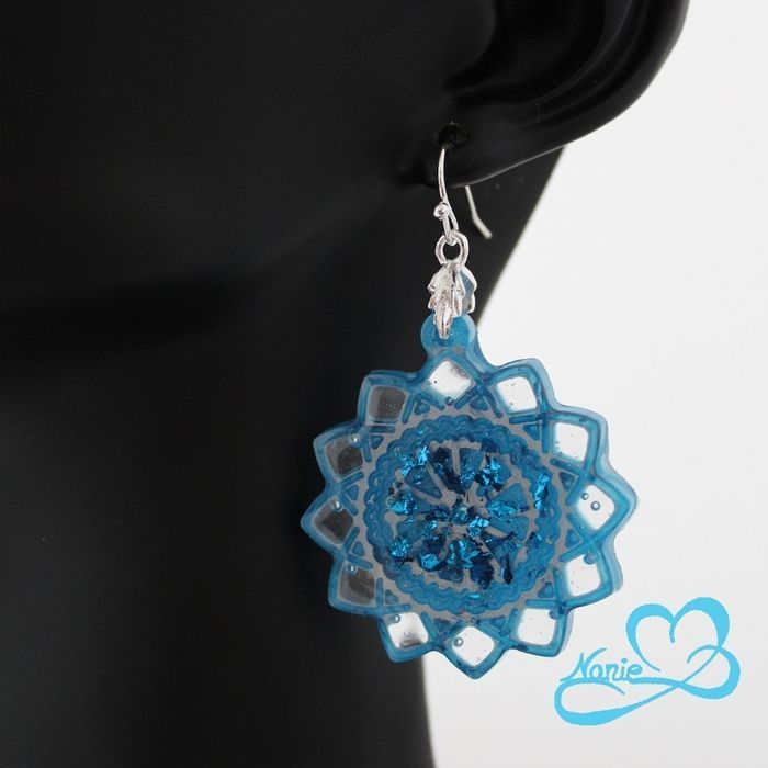 Boucles d'oreilles en résine bleues 💮 - photo numéro 2
