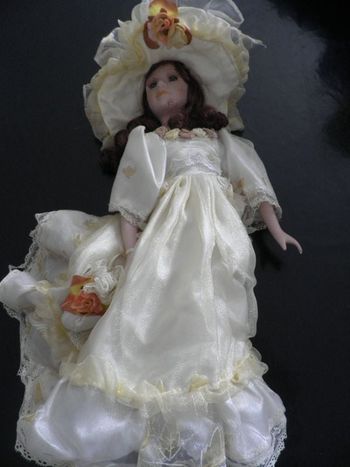poupée porcelaine