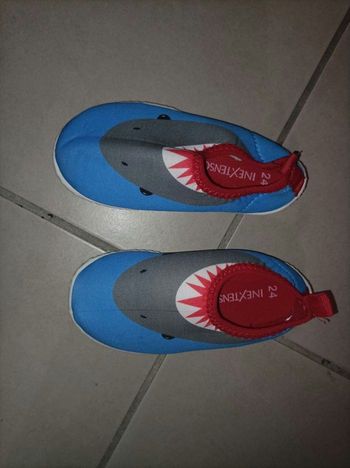 Chaussures aquatiques requin pointure 24