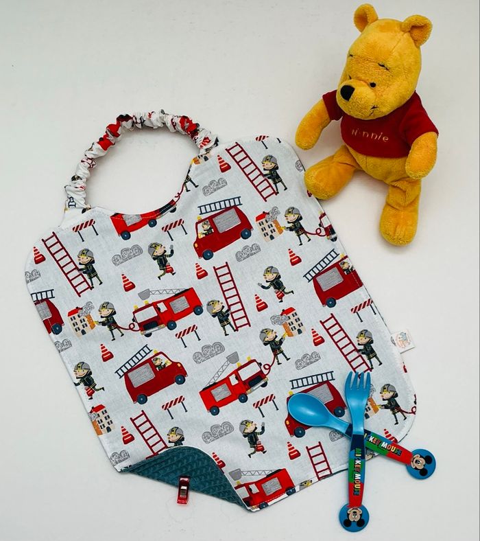 Bavoir élastique 36X30 motif pompier