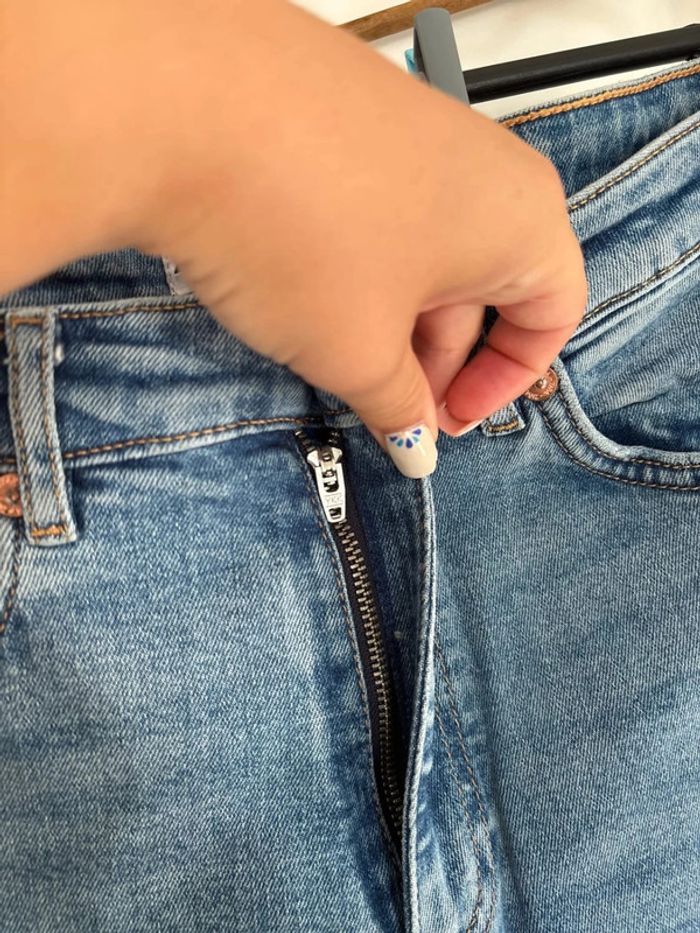 Jean bleu zara taille 38 fentes en bas des jambes - photo numéro 4