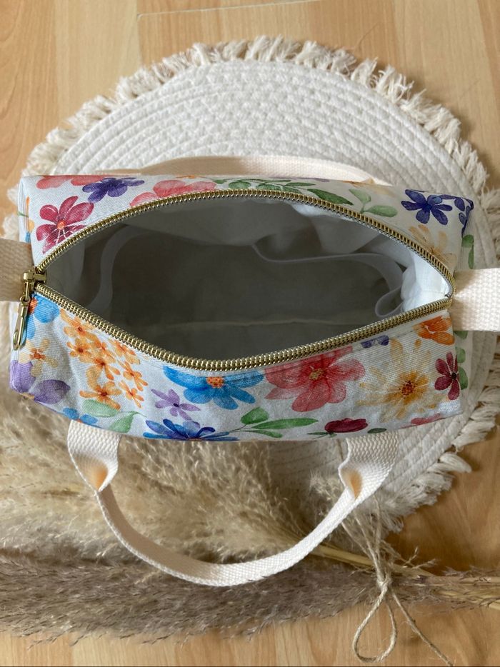 Trousse de toilette beige - photo numéro 2
