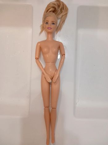 Barbie articulée avec vernis vintage