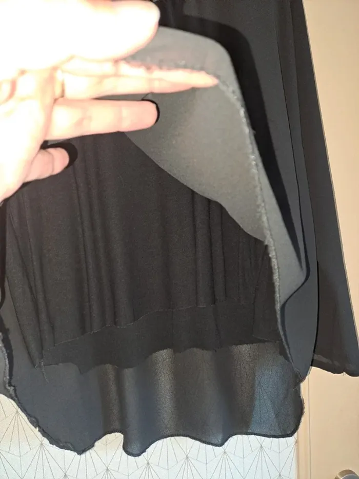 Blouse femme noire tbe fluide dentelle doublure T1 - photo numéro 4