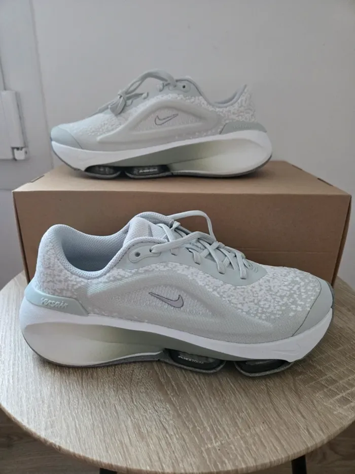 Nike versair taille 38 neuves grise - photo numéro 2