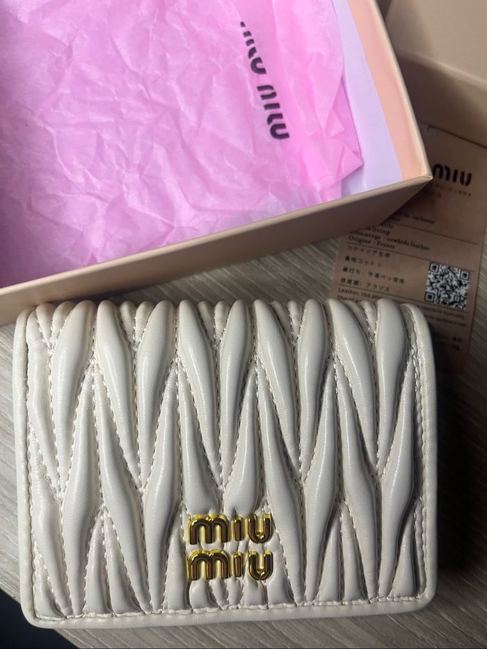 Porte monnaie miu miu blanc neuf - photo numéro 2