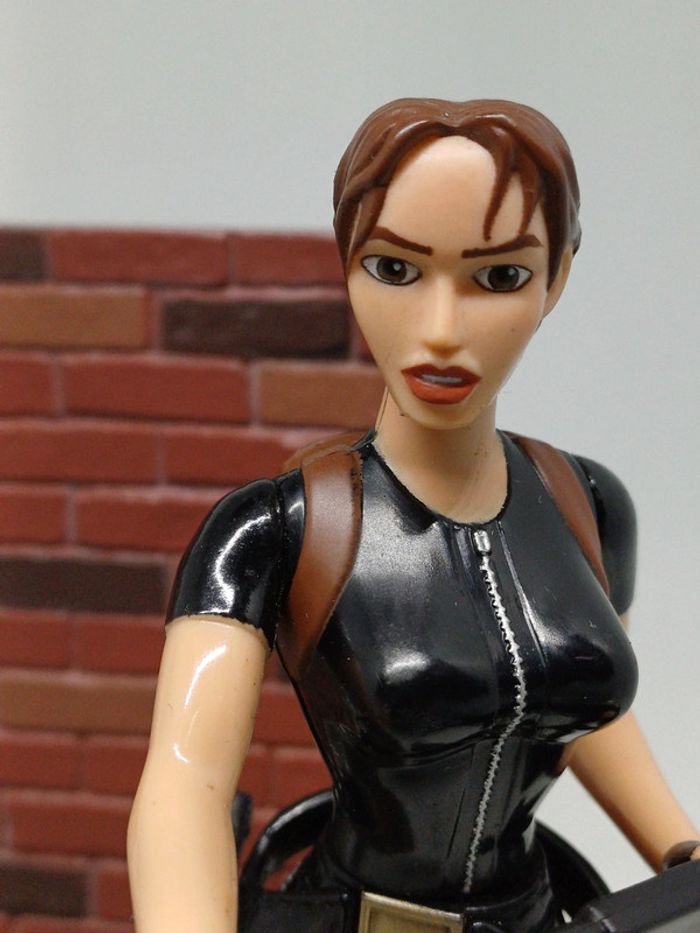 Rare Figurine Tomb Raider Lara Croft + Doberman + Diorama Moto Playmates 1999 - photo numéro 7