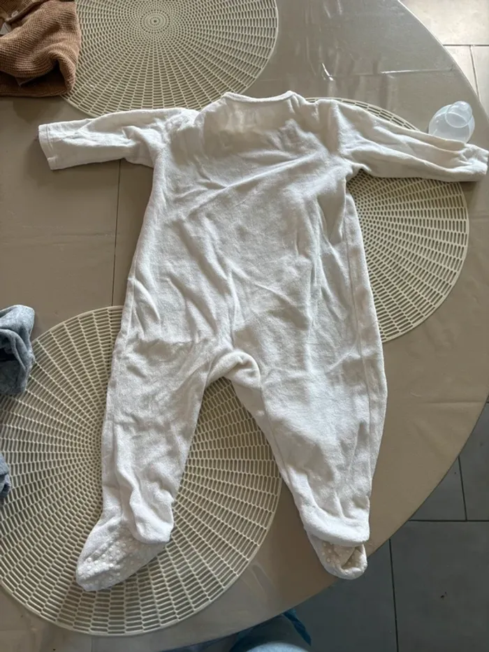 2 pyjama 12m - photo numéro 2