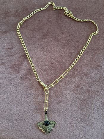 Collier feuille