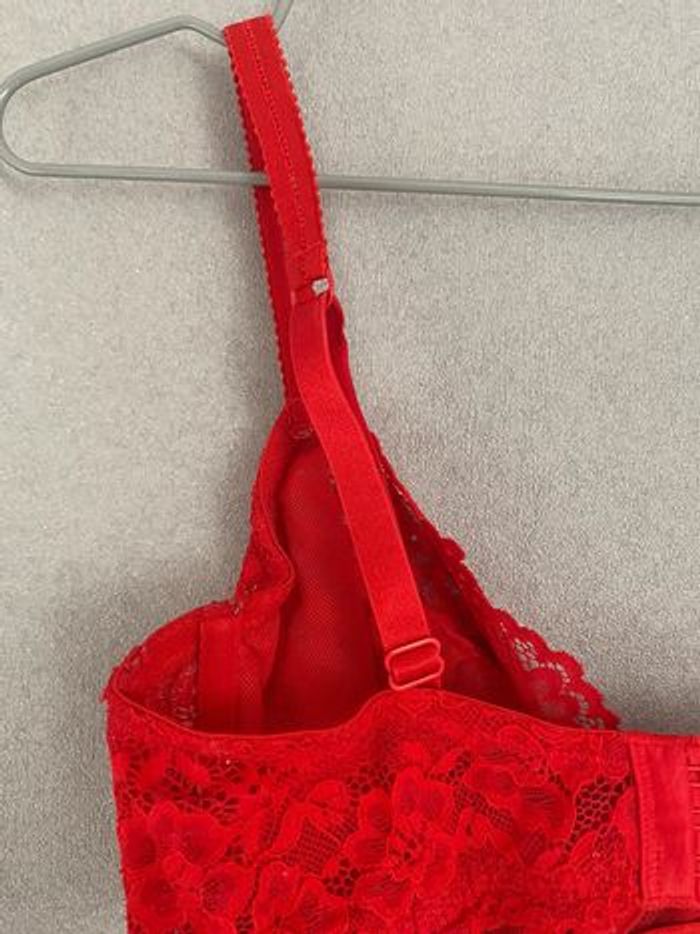 Soutiens gorge dentelle rouge 85C - photo numéro 5