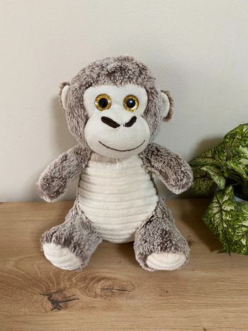 Doudou peluche singe marron gris ventre écru côtelé Max sax