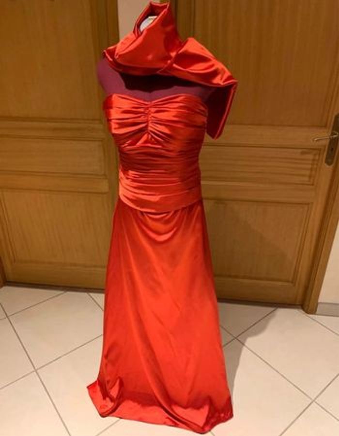 Robe cocktail taille 38 rouge avec étole