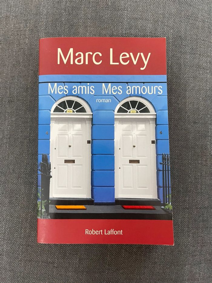 Livre grand format "Mes amis, mes amours" - Marc Lévy - Édition Robert Laffont