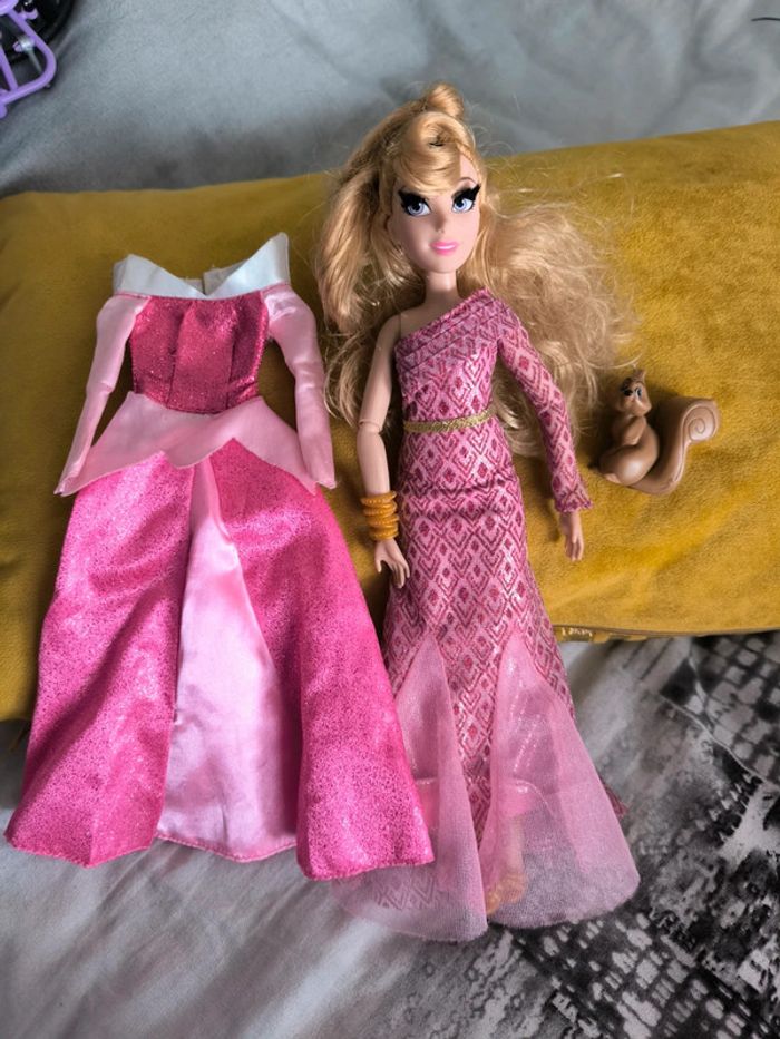 Poupée Disney Aurore avec robe et figurine