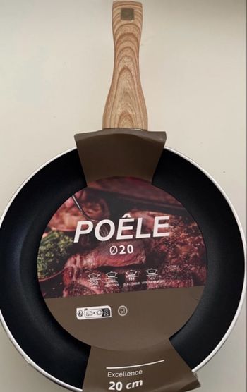 Lot de 2 poêles neuves 