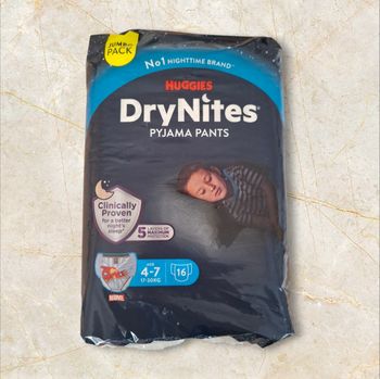 Couches Drynites Huggies 4-7 ans