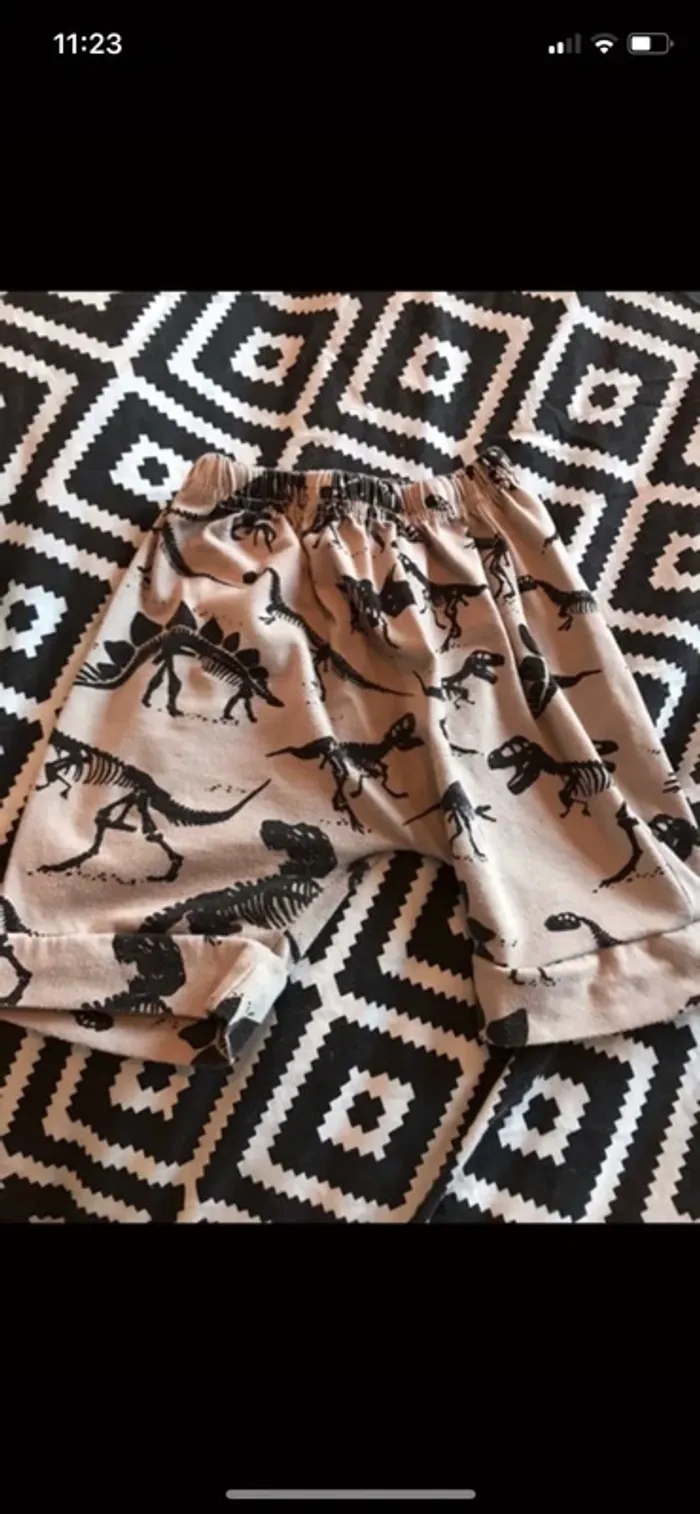Short dinosaure 🦖 taille 3 ans