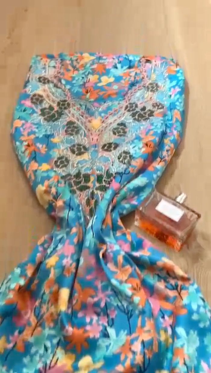 Vêtements d'été traditionnels émiratis pour les occasions spéciales - photo numéro 5