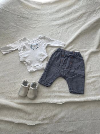 body + pantalon 1 mois