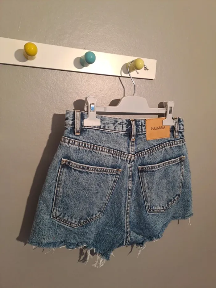Short en jean troué bleu - Marque Pull&bear - Taille 34 - Parfait état. - photo numéro 10