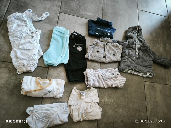 Lot vêtements garçon 1 mois - photo numéro 2