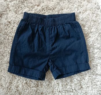 Short bleu marine en 6 mois