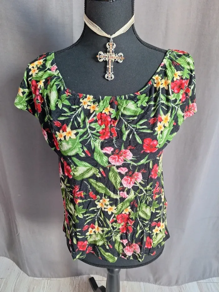 Top/blouse fleurie épaules dénudées - photo numéro 3