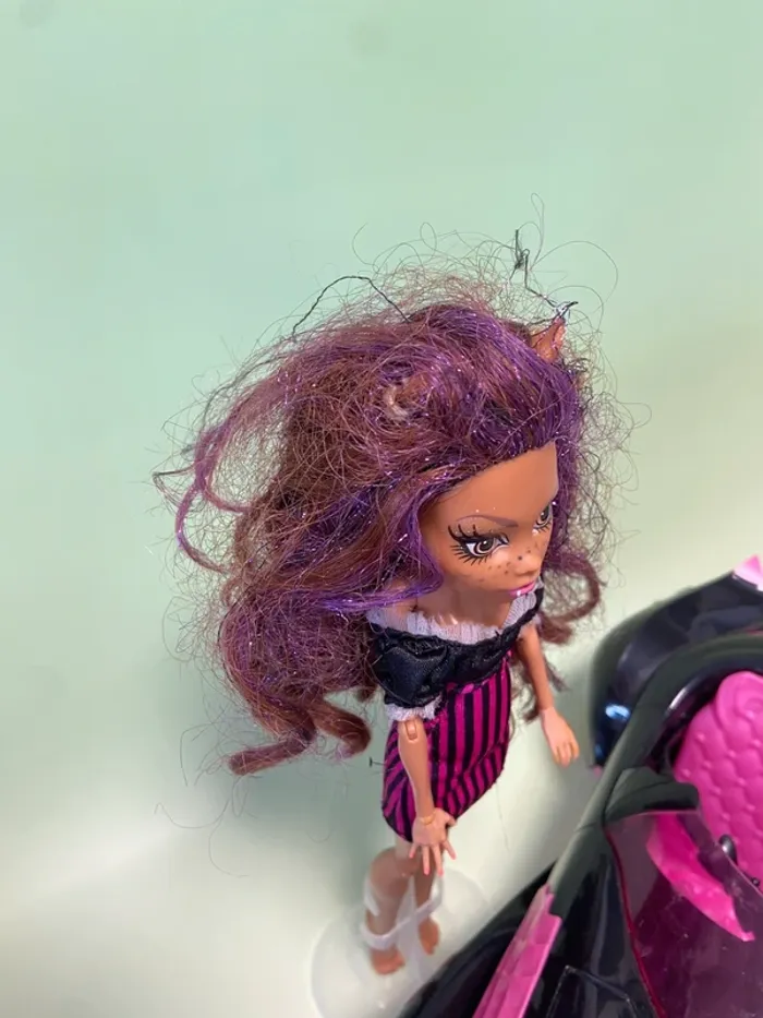 Voiture monster high + poupée clawdeen Wolf - photo numéro 4