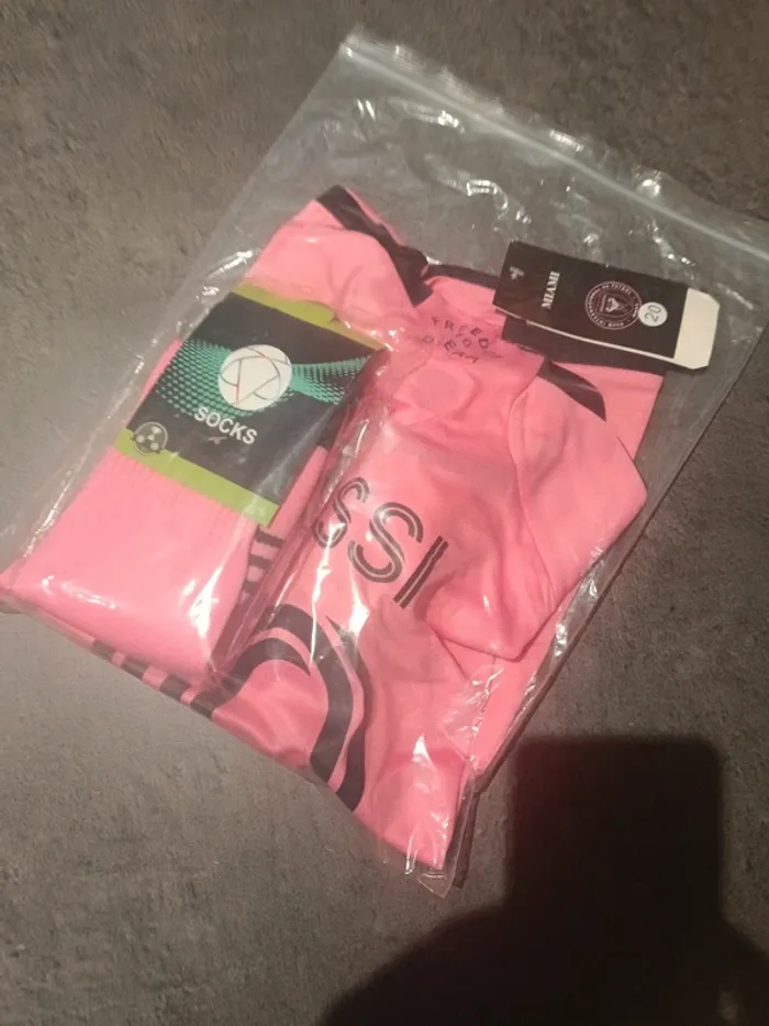 Tenue foot Léo Messi Inter Miami rose. T.20 - photo numéro 5