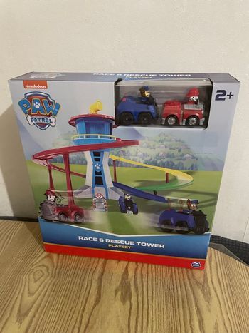 Tour de contrôle Pat Patrouille avec 2 véhicules l’un de Chase et le second de Marcus