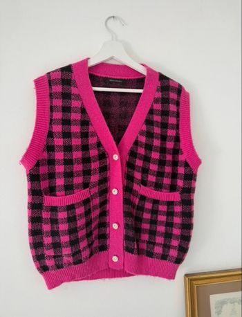 Gilet sans manches rose et noir à carreaux