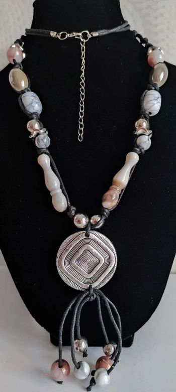 Collier corde et perles
