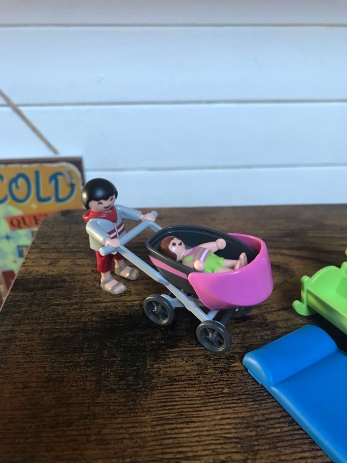 Playmobil en vacance avec bébé poussette - photo numéro 3