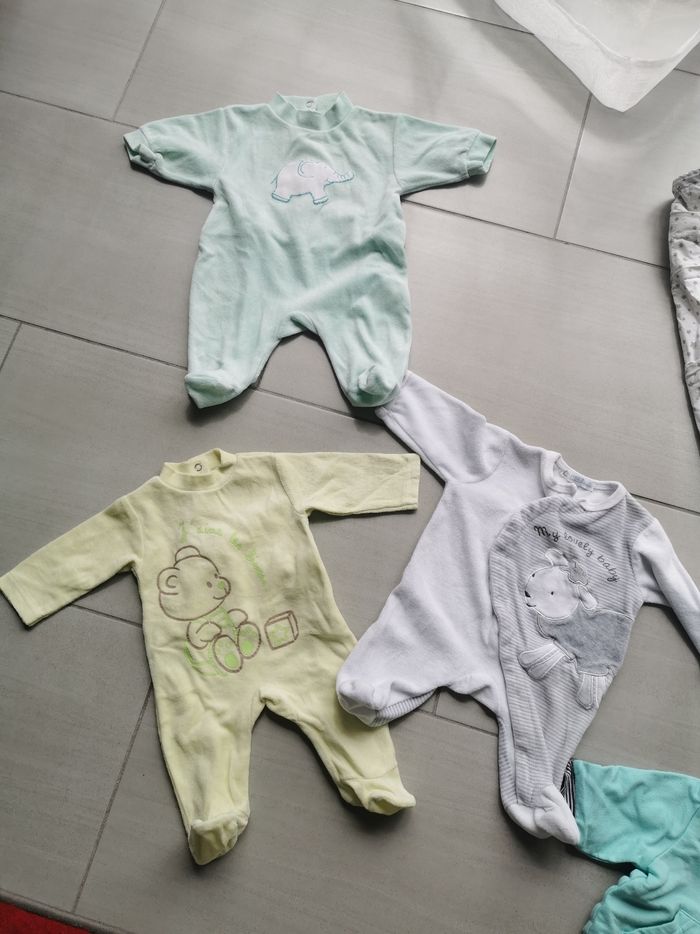 Lot vêtements garçon 1 mois - photo numéro 2