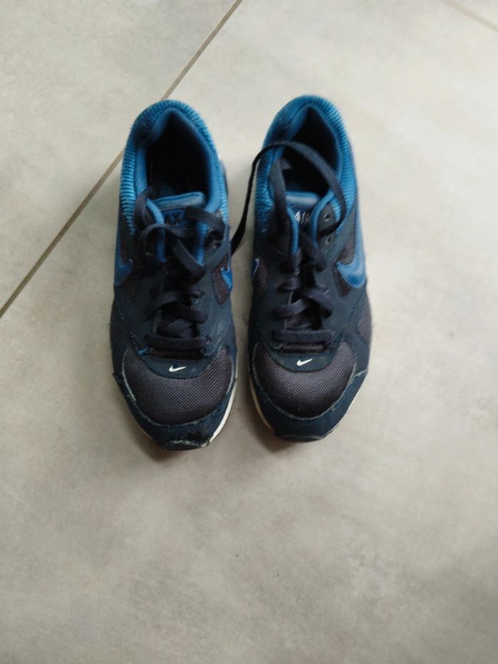 Baskets Nike air max ivo GS 36,5