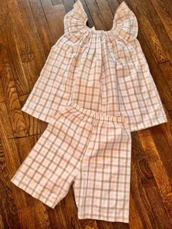 Ensemble ou pyjama imaho  4 ans (taille très grand)