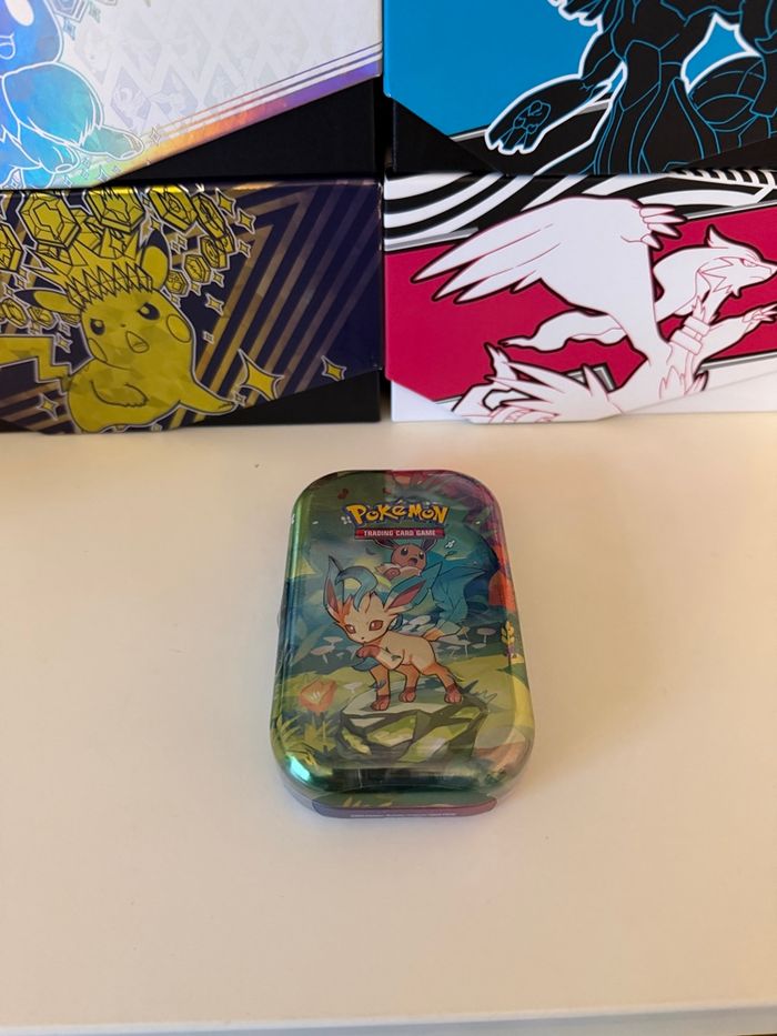 Mini Tin Phylali Évolution Prismatique (EV 8,5)