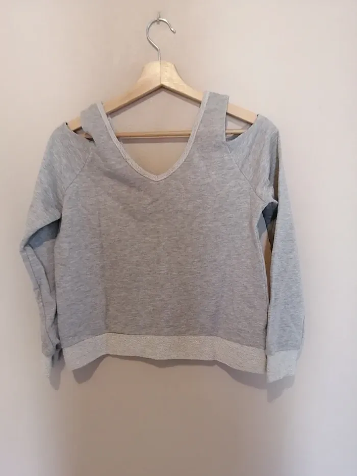 Sweat épaules nues Taille S - photo numéro 2