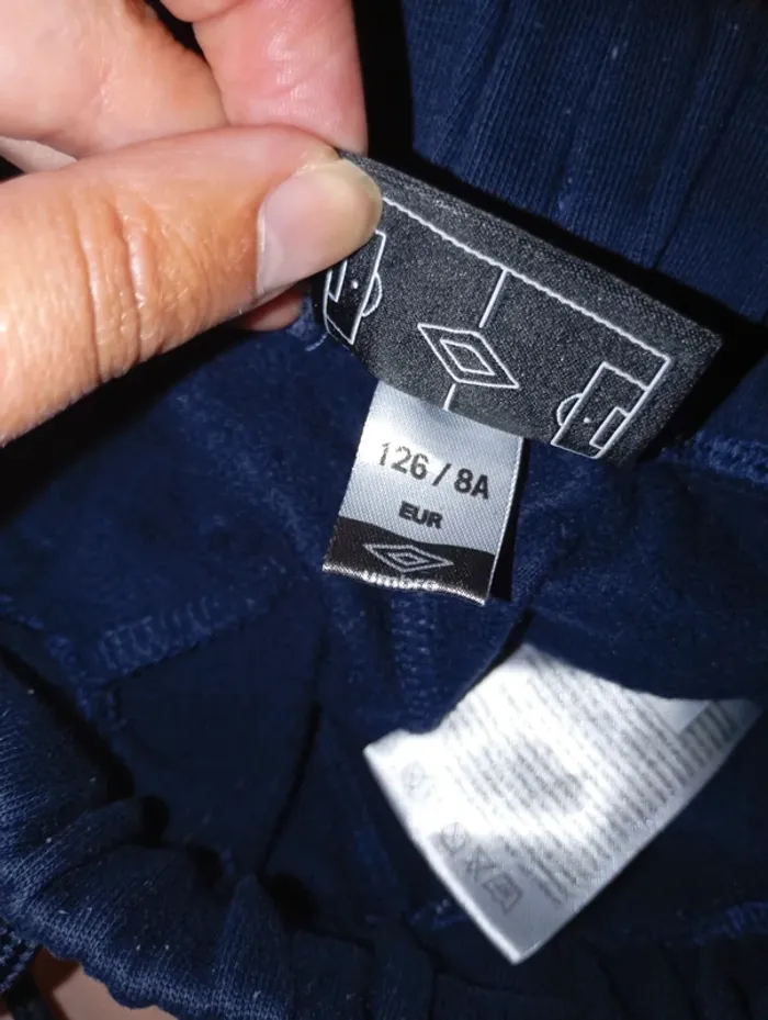 Jogging/ survêtement umbro 8ans - photo numéro 5